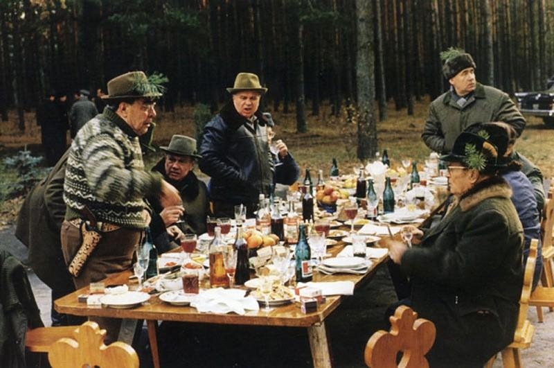 Фото: Отдых генсека Брежнева с членами политбюро на охоте. 1978 год