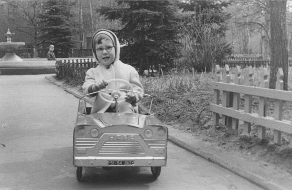 Фото: Педальный детский автомобиль Нева, 1971 год