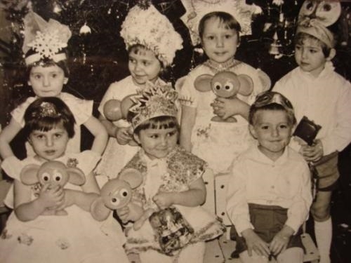 Фото: Советские дети получили в детском саду подарки на Новый год.