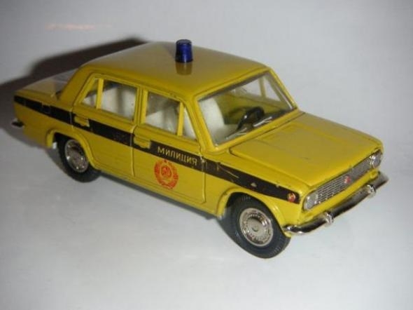 Фото: Советская игрушечная машина. Масштабная модель 1:43 ЛАДА. Милицейская машина