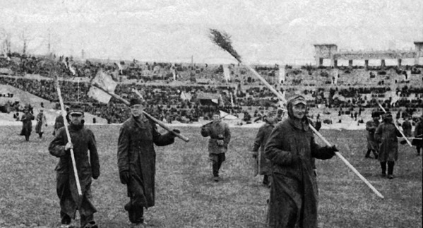 Фото: Пленные немцы на стадионе Динамо в Москве