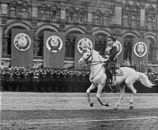 Фото: Маршал Жуков на белом коне