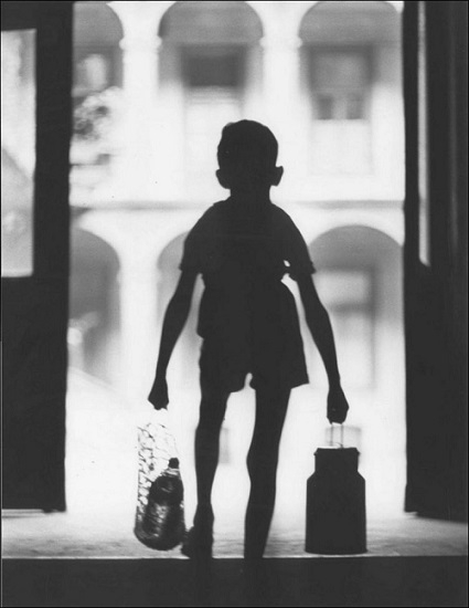 Фото:  Мальчик с бидоном. Советское детство.