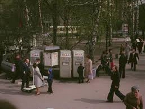 Фото: Уличные весы в парке Сокольники в Москве, 1987 год