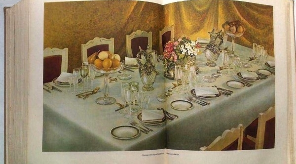 Фото: Красиво сервированный стол - на страницах Кулинарии 1955