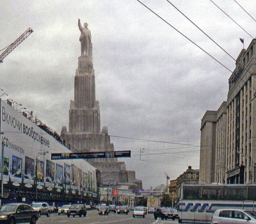 Фото: Невоплощенный Дворец Советов  в контексте современной Москвы. 2014 год