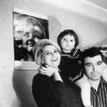 Сценарист и поэт Геннадий Шпаликов со своей женой актрисой Инной Гулая и дочерью Дарьей 