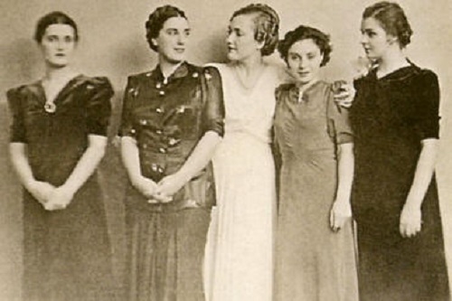 Фото: Модели одежды от модельера Надежды Ламакиной, 1936 год