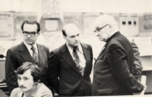 Фото: Академик Владимир Александрович Котельников (справа) с группой ученых. 1978 год