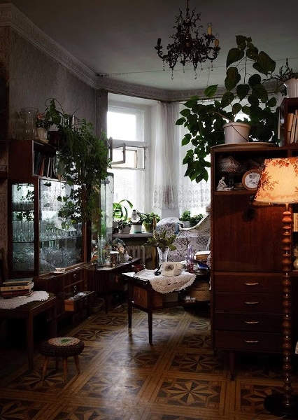 Фото: Интерьер советской квартиры с мебелью 50-х годов