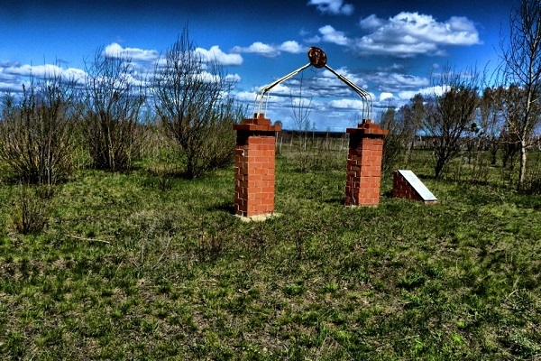 Фото: Памятник жертвам радиации в селе Муслюмово, вблизи атомной катастрофы на ПО Маяк