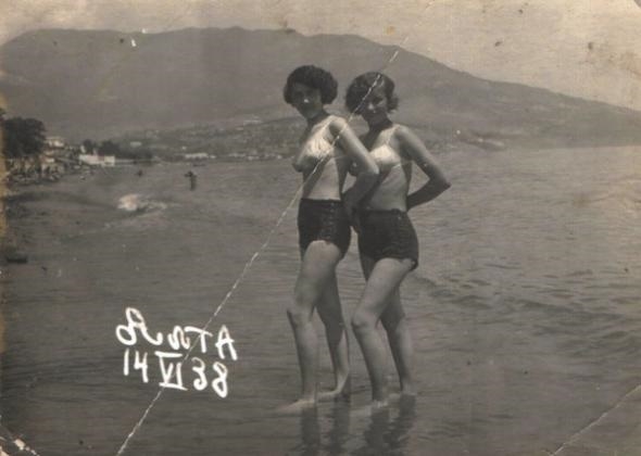 Фото: На отдыхе в Ялте. 30-е годы.