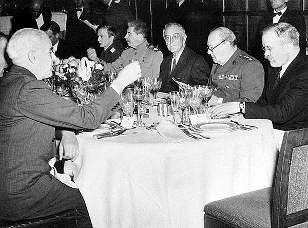 Фото: Неформальные минуты Ялтинской конференции 1945 года