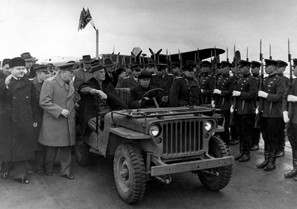 Фото: Торжественный караул в честь дорогих гостей. Рузвельт и Черчилль прибыли на Ялтинскую конференцию
