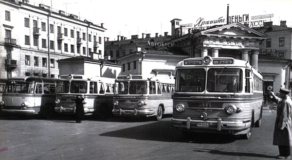Фото: Автобусы ЗИС - 127 в Ленинграде