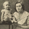 Олег Кошевой с матерью, 1926 год