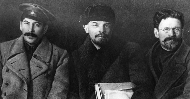 Фото: И.Сталин и Л. Троцкий – продолжатели дела В.Ленина