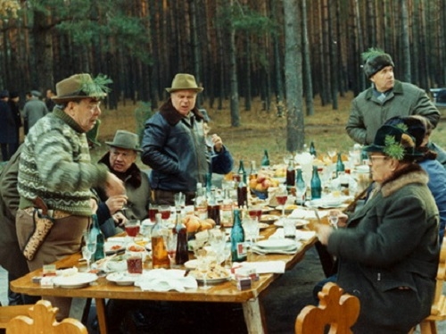 Фото: Кремлевская кухня от генсека Брежнева на охоте, 1974 год