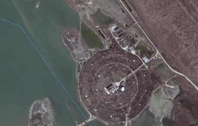 Фото: Вид из космоса. Остатки СЭС-5,В Крыму, наше время