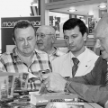 Геннадий Зюганов подписывает книги своим поклонникам, 2010 год