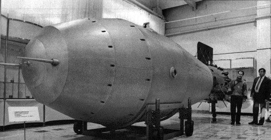 Фото: Ядерная бомба - Царь бомба  - музейный экспонат в г. Сарове, 2015 год