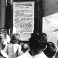 Москвичи читают сводку Совинформбюро. Лето 1941 г.