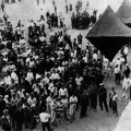 22 июня 1941 года - одна из самых трагичных дат в истории России. Люди слушают сообщение о начале войны