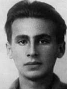 Бригантина поднимает паруса