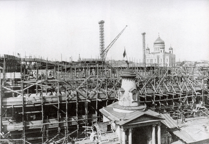 Фото: Строительство "Дома на набережной", 1928-29.