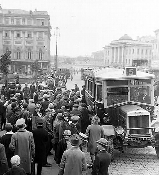 Фото: В августе 1924 года в Москве заработали первые регулярные автобусные маршруты